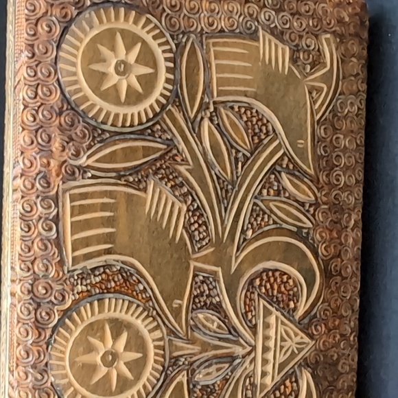 VGT,Beautiful Intricately Carved Wooden Jewelry /Trinket Box. - Picture 3 of 14